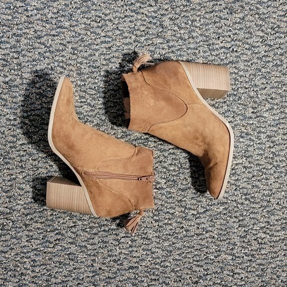 Universal Thread Women's Brown Suede Clare Tassel Heeled Bootie Size 8.5 - Picture 9 of 16